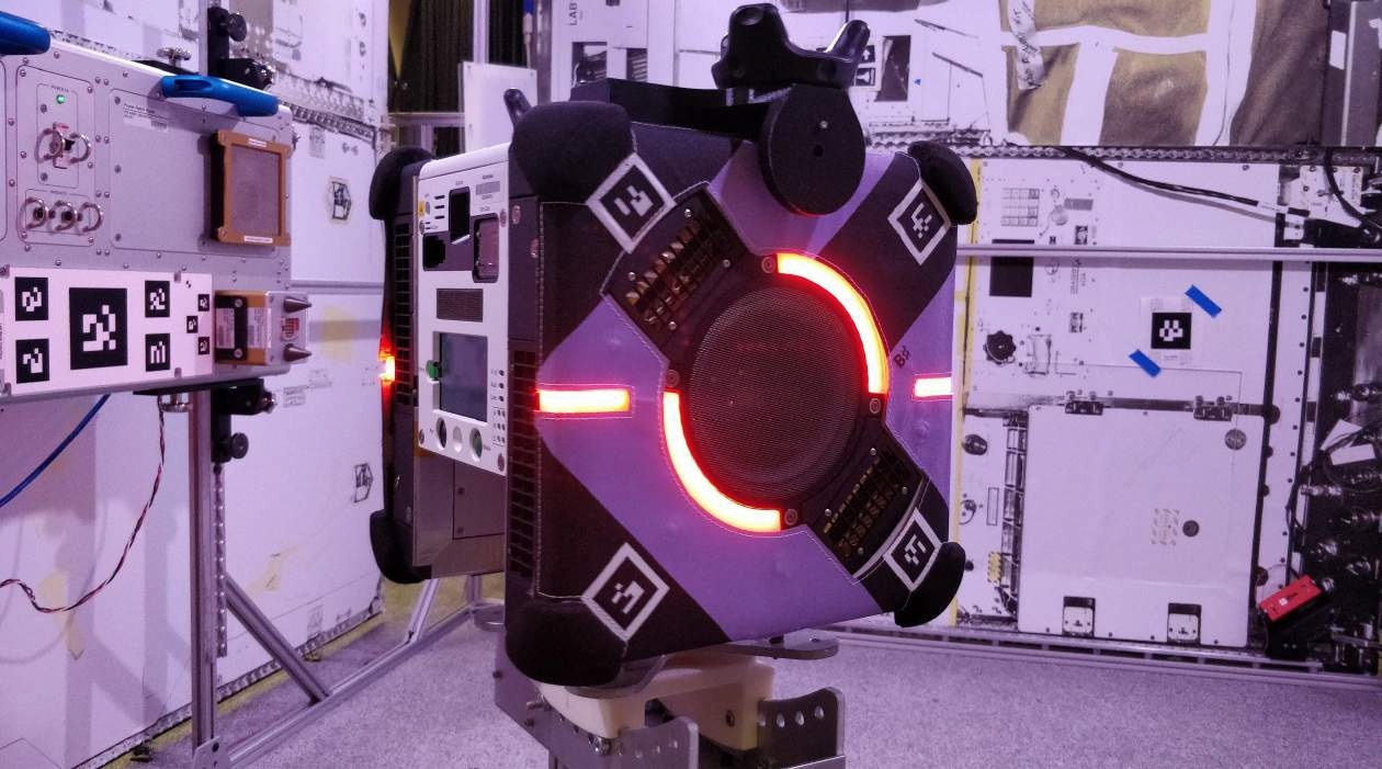 NASA posiela do vesmíru svoje robotické kocky Astrobee