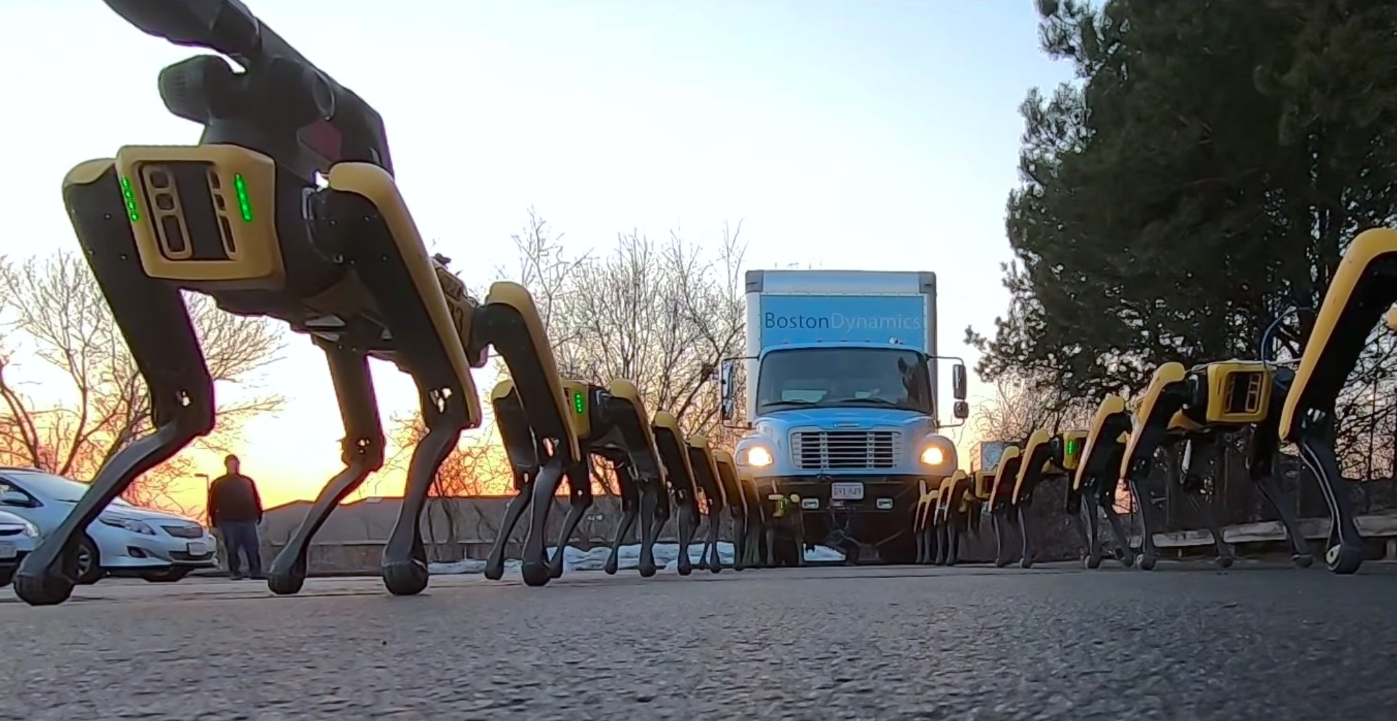 Keď "psie záprahy" od Boston Dynamics ťahajú kamión
